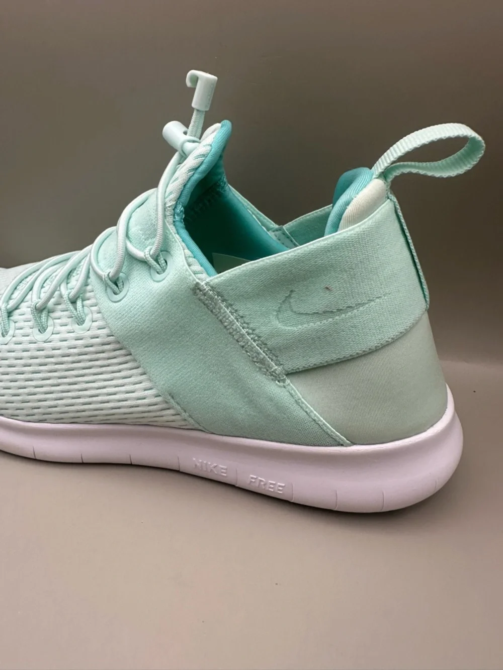 **NEW** Nike Free Run Women’s Mint Green Lightweight Sneakers Sz 9.5 women - Picture 3 of 6